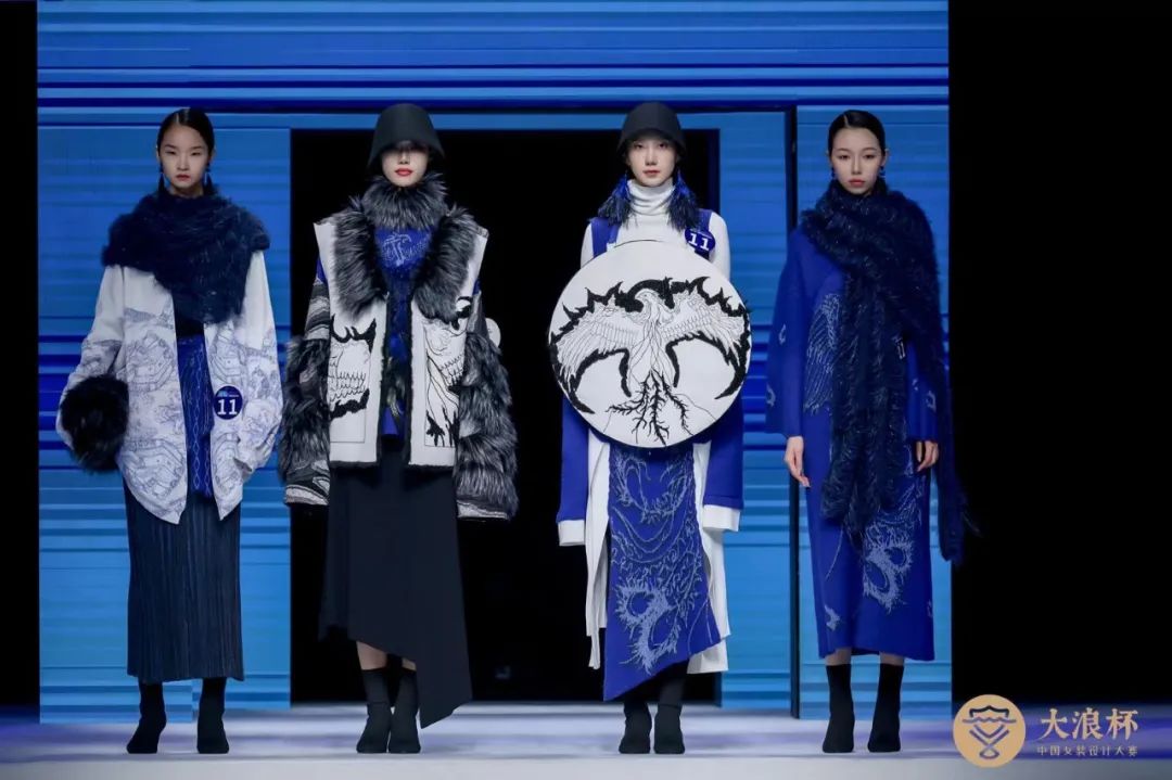 &ldquo;元音#東方&rdquo;第十二屆&ldquo;大浪杯&rdquo;中國女裝設(shè)計大賽圓滿收官，作品《逍遙詩學(xué)》贏得&ldquo;金浪獎&rdquo;20萬，大賽虛擬代言人&ldquo;唯我&rdquo;驚艷亮相！