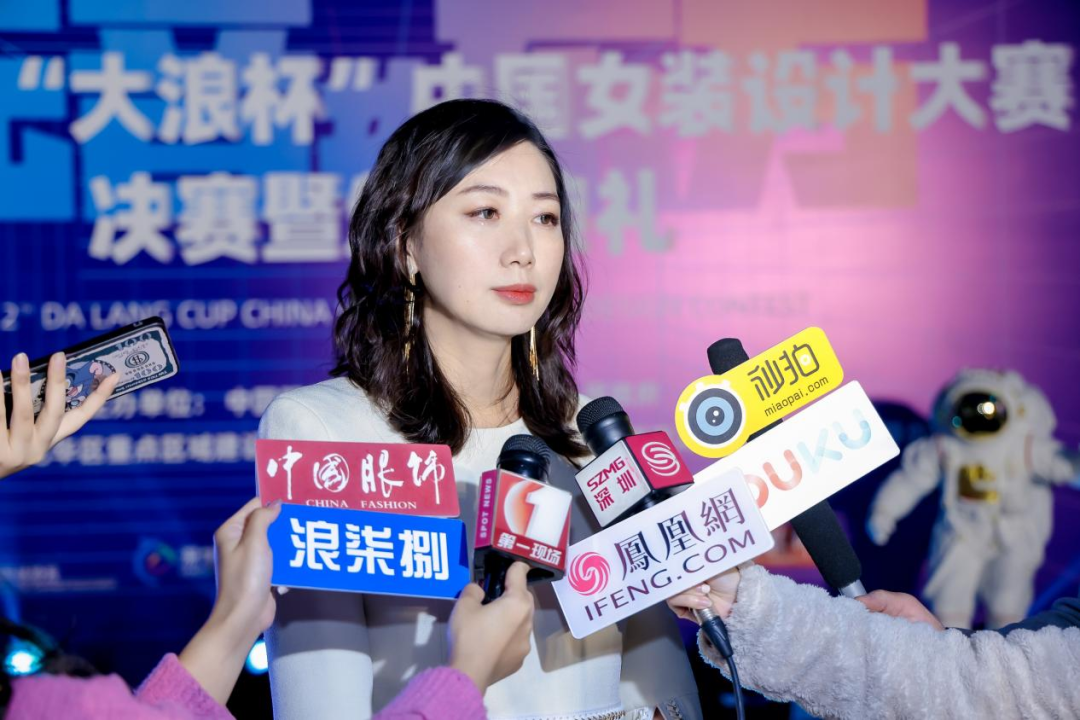 &ldquo;元音#東方&rdquo;第十二屆&ldquo;大浪杯&rdquo;中國女裝設(shè)計大賽圓滿收官，作品《逍遙詩學(xué)》贏得&ldquo;金浪獎&rdquo;20萬，大賽虛擬代言人&ldquo;唯我&rdquo;驚艷亮相！