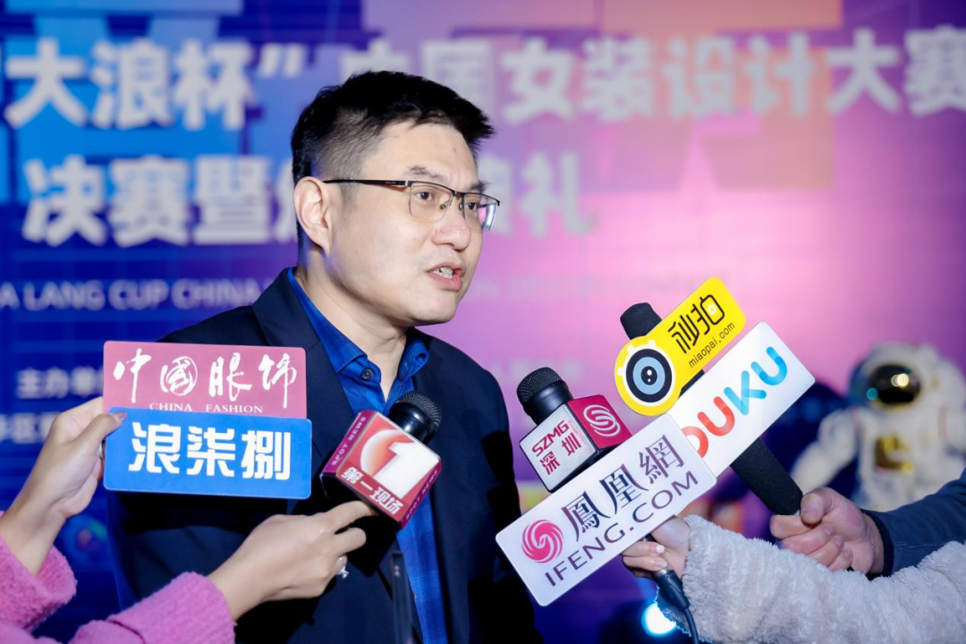 &ldquo;元音#東方&rdquo;第十二屆&ldquo;大浪杯&rdquo;中國女裝設(shè)計大賽圓滿收官，作品《逍遙詩學(xué)》贏得&ldquo;金浪獎&rdquo;20萬，大賽虛擬代言人&ldquo;唯我&rdquo;驚艷亮相！