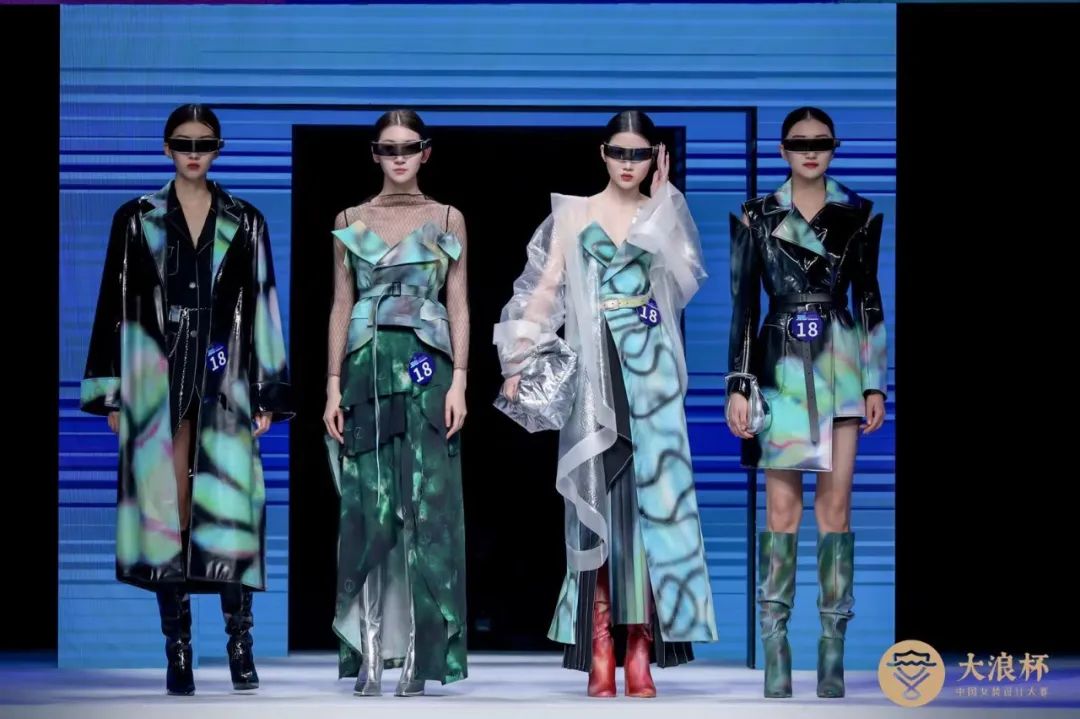 &ldquo;元音#東方&rdquo;第十二屆&ldquo;大浪杯&rdquo;中國女裝設(shè)計大賽圓滿收官，作品《逍遙詩學(xué)》贏得&ldquo;金浪獎&rdquo;20萬，大賽虛擬代言人&ldquo;唯我&rdquo;驚艷亮相！