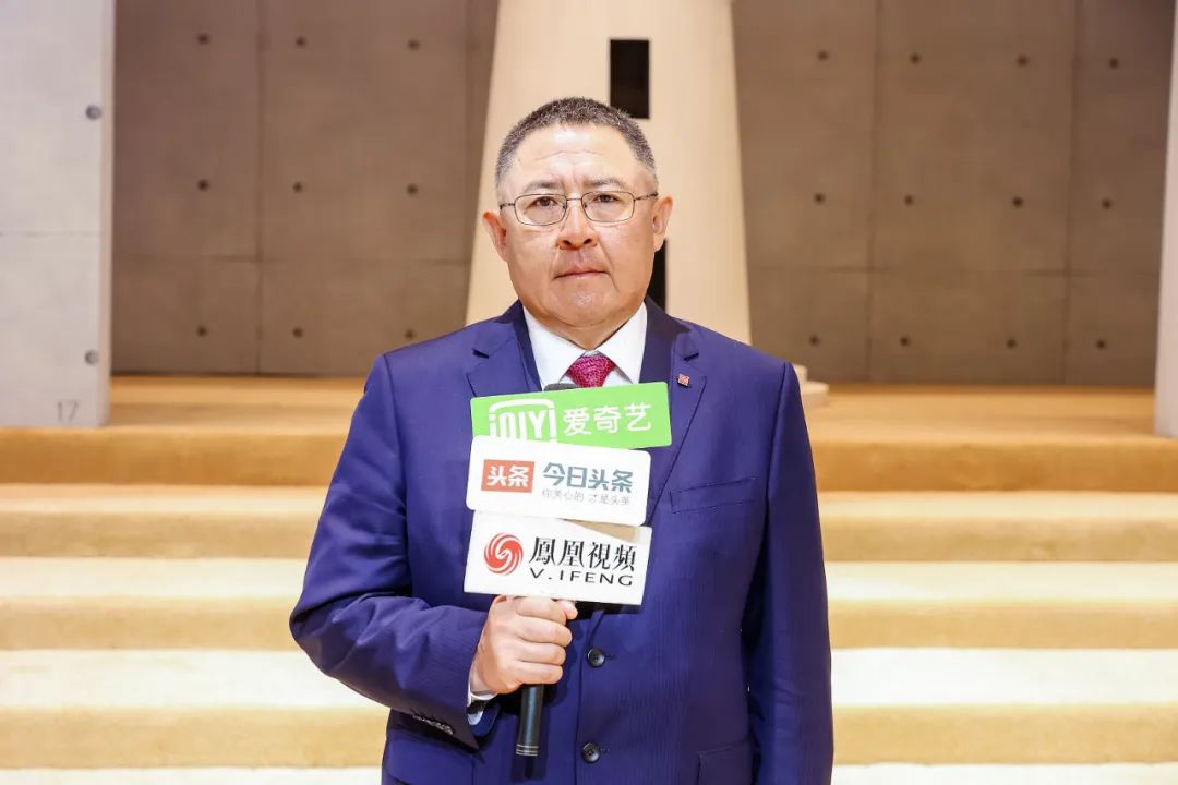  突破與自由，民族服裝定制品牌隆慶祥2023春夏新品發(fā)布會&ldquo;自由之境&rdquo;圓滿舉行