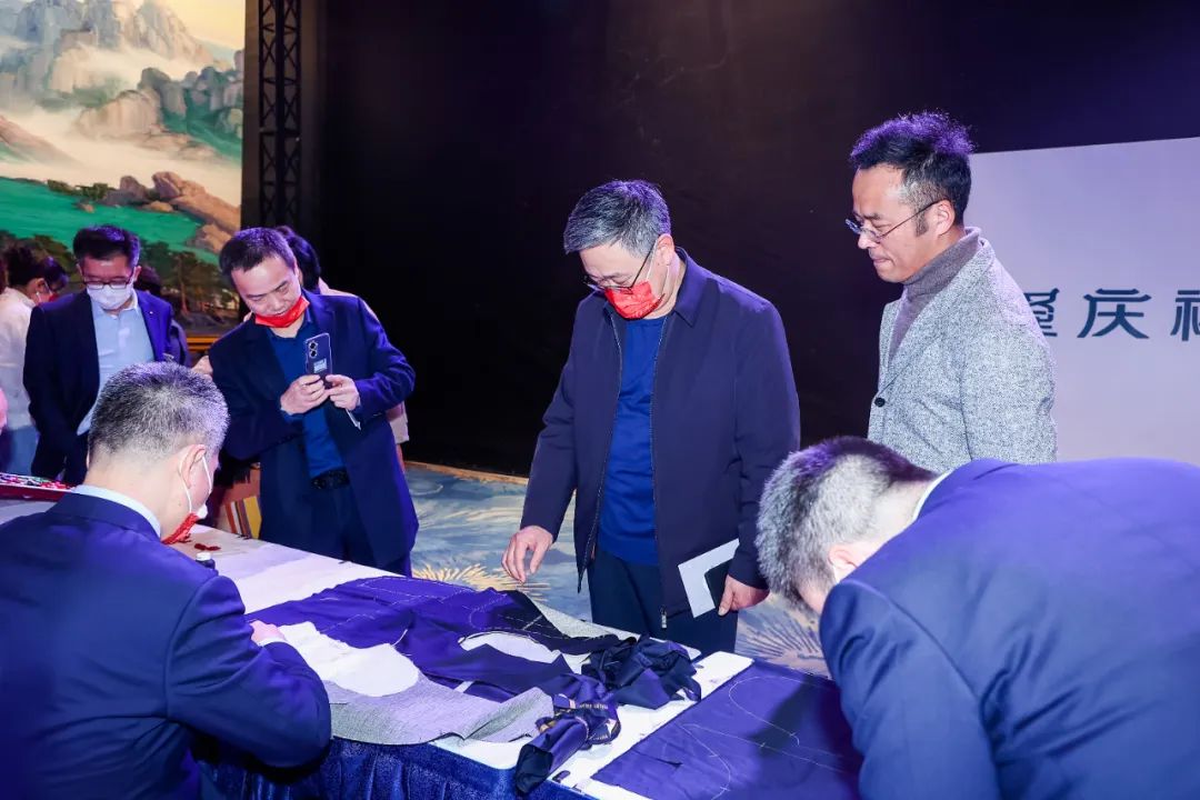  突破與自由，民族服裝定制品牌隆慶祥2023春夏新品發(fā)布會&ldquo;自由之境&rdquo;圓滿舉行