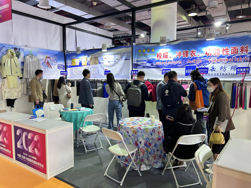 &ldquo;科技、時尚、綠色、高端&rdquo; 鴻岳紡織步入校服、沖鋒衣面料的良性發(fā)展軌道