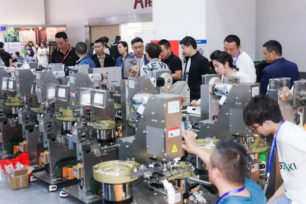 潮起江城，面向未來 | 2023武漢國際紡織面料及輔料博覽會啟幕