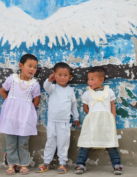 益路攜手 守護(hù)未來 蘭精纖維向愛慕公益基金會(huì)捐贈(zèng)愛心物品