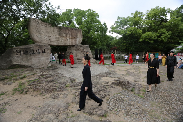 &ldquo;CHOICE YIN&rdquo;驚艷河姆渡，演繹遠(yuǎn)古文明與現(xiàn)代時(shí)尚與的對(duì)話