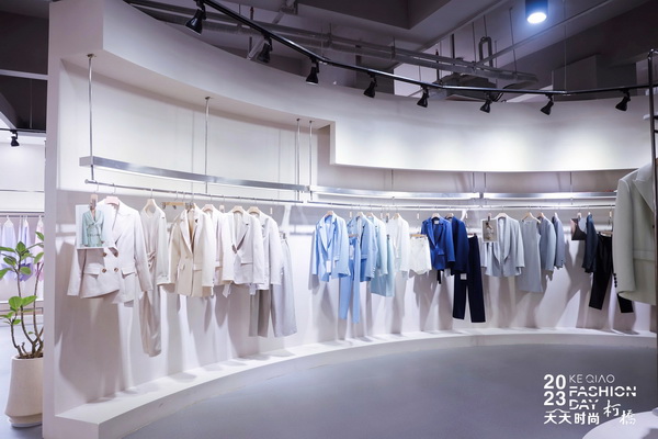 精準對接，暢談合作！經(jīng)緯大師梁宇走進柯橋面料企業(yè)