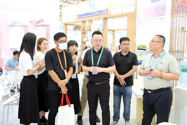 山東292家企業(yè)齊聚31屆華交會，青島家紡展團大放異彩