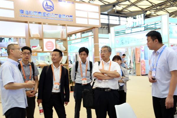 山東292家企業(yè)齊聚31屆華交會，青島家紡展團大放異彩