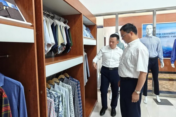 中國(guó)紡織品進(jìn)出口商會(huì)會(huì)長(zhǎng)曹甲昌率會(huì)員企業(yè)赴越南訪問