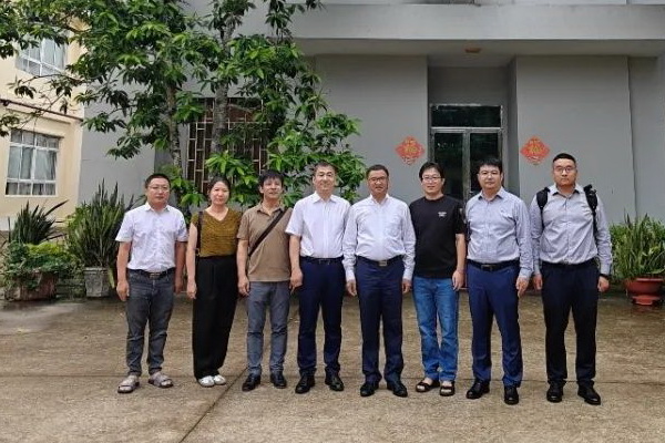 中國(guó)紡織品進(jìn)出口商會(huì)會(huì)長(zhǎng)曹甲昌率會(huì)員企業(yè)赴越南訪問