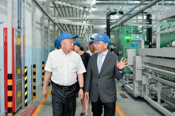 循道追光，致遠(yuǎn)未來(lái)&mdash;&mdash;蘭精授牌華源紗線生產(chǎn)全球標(biāo)桿工廠共赴璀璨新征程