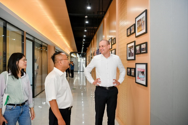 循道追光，致遠(yuǎn)未來(lái)&mdash;&mdash;蘭精授牌華源紗線生產(chǎn)全球標(biāo)桿工廠共赴璀璨新征程