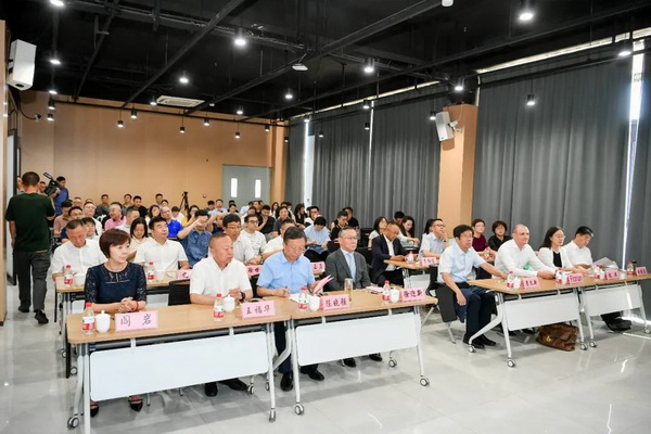 循道追光，致遠(yuǎn)未來(lái)&mdash;&mdash;蘭精授牌華源紗線生產(chǎn)全球標(biāo)桿工廠共赴璀璨新征程