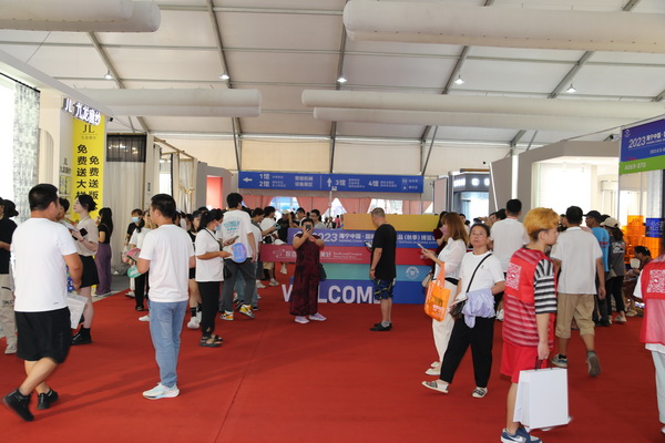 &ldquo;智造讓家更美好&rdquo;--2023海寧中國&middot;國際家用紡織品（秋季）博覽會在浙江海寧許村鎮(zhèn)&middot;海寧中國家紡城盛大開幕。