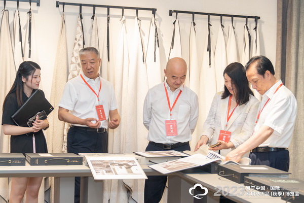 &ldquo;智造讓家更美好&rdquo;--2023海寧中國&middot;國際家用紡織品（秋季）博覽會在浙江海寧許村鎮(zhèn)&middot;海寧中國家紡城盛大開幕。