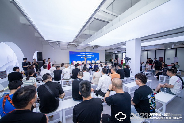 “新媒體 新思路 新格局”--2023海寧秋節(jié)家紡展主題論壇暨暨布藝網(wǎng)紅達(dá)人頒獎(jiǎng)儀式成功舉辦