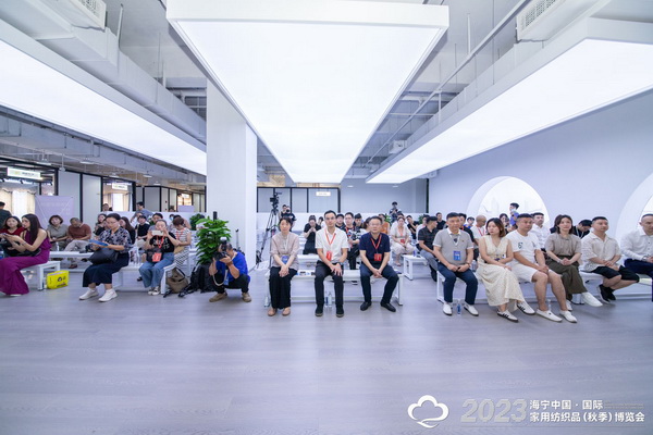 “新媒體 新思路 新格局”--2023海寧秋節(jié)家紡展主題論壇暨暨布藝網(wǎng)紅達(dá)人頒獎(jiǎng)儀式成功舉辦