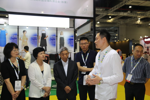 青島新銳家紡品牌展位并給與肯定