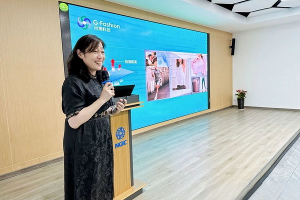 石墨烯紡織產業(yè)論壇暨&ldquo;烯創(chuàng)未來&rdquo;中國（寧波）創(chuàng)業(yè)創(chuàng)新大賽方案發(fā)布、寧波尚烯科技有限公司開業(yè)慶典系列活動在寧波市鎮(zhèn)海區(qū)九龍湖鎮(zhèn)國家石墨烯創(chuàng)新中心圓滿舉行。