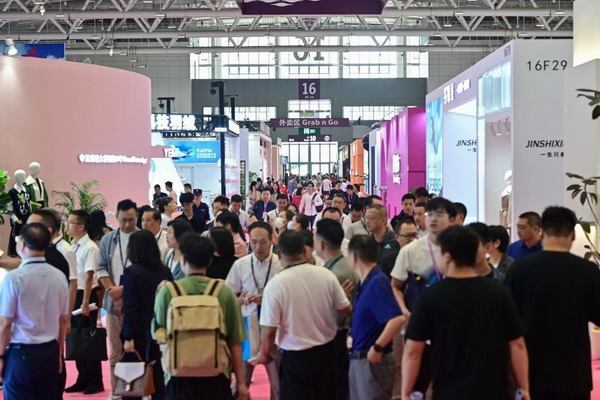 多元時尚、燃爆灣區(qū)！FS深圳國際服裝供應(yīng)鏈博覽會、深圳原創(chuàng)時裝周、PV深圳展盛大啟幕