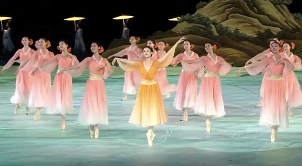 揭秘，亞運(yùn)會開幕式服裝出處在這，楚艷水墨入詩畫