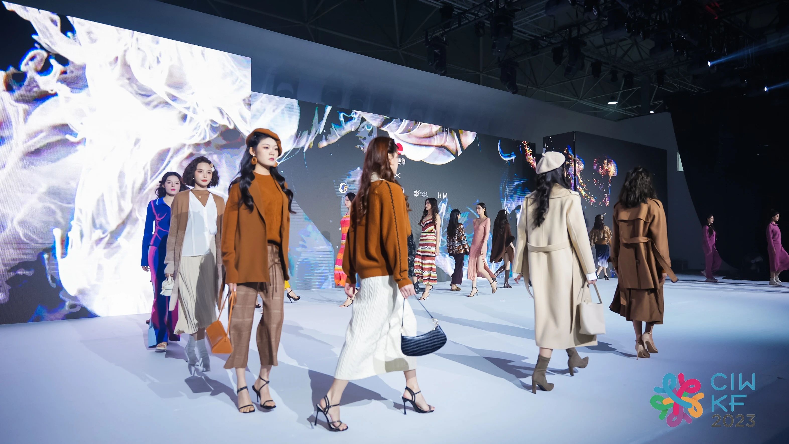 6萬人次入場，意向成交額32億元！第20屆&ldquo;織交會(huì)&rdquo;完美收官