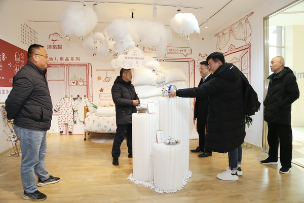 中家紡領(lǐng)導調(diào)研青島家紡龍頭企業(yè)--眾地家紡