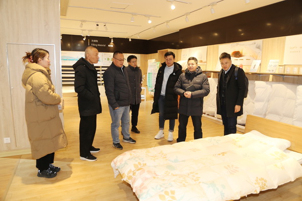 中家紡領(lǐng)導調(diào)研青島家紡龍頭企業(yè)--眾地家紡