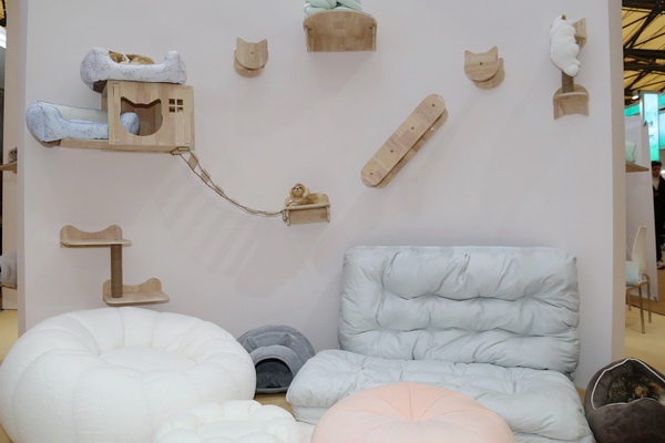 眾地家紡發(fā)力寵物用品，華交會(huì)上倍受關(guān)注