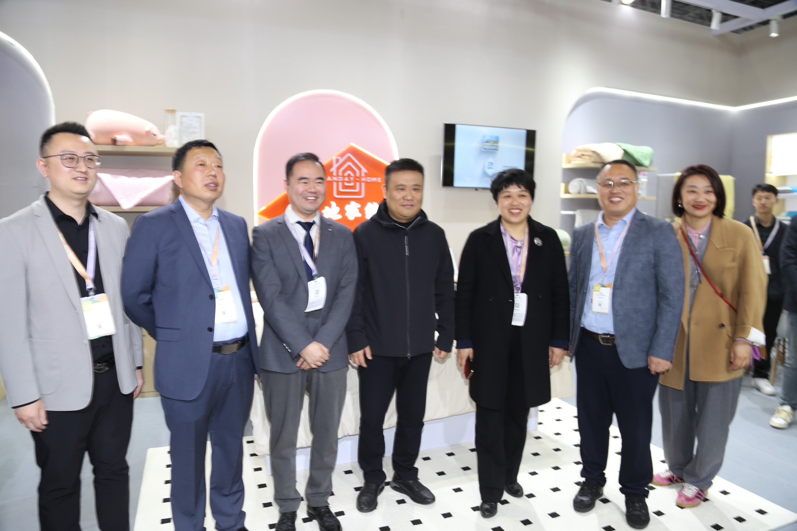  青島組團參加intertextile家紡展，副市長趙燕一行蒞臨考察