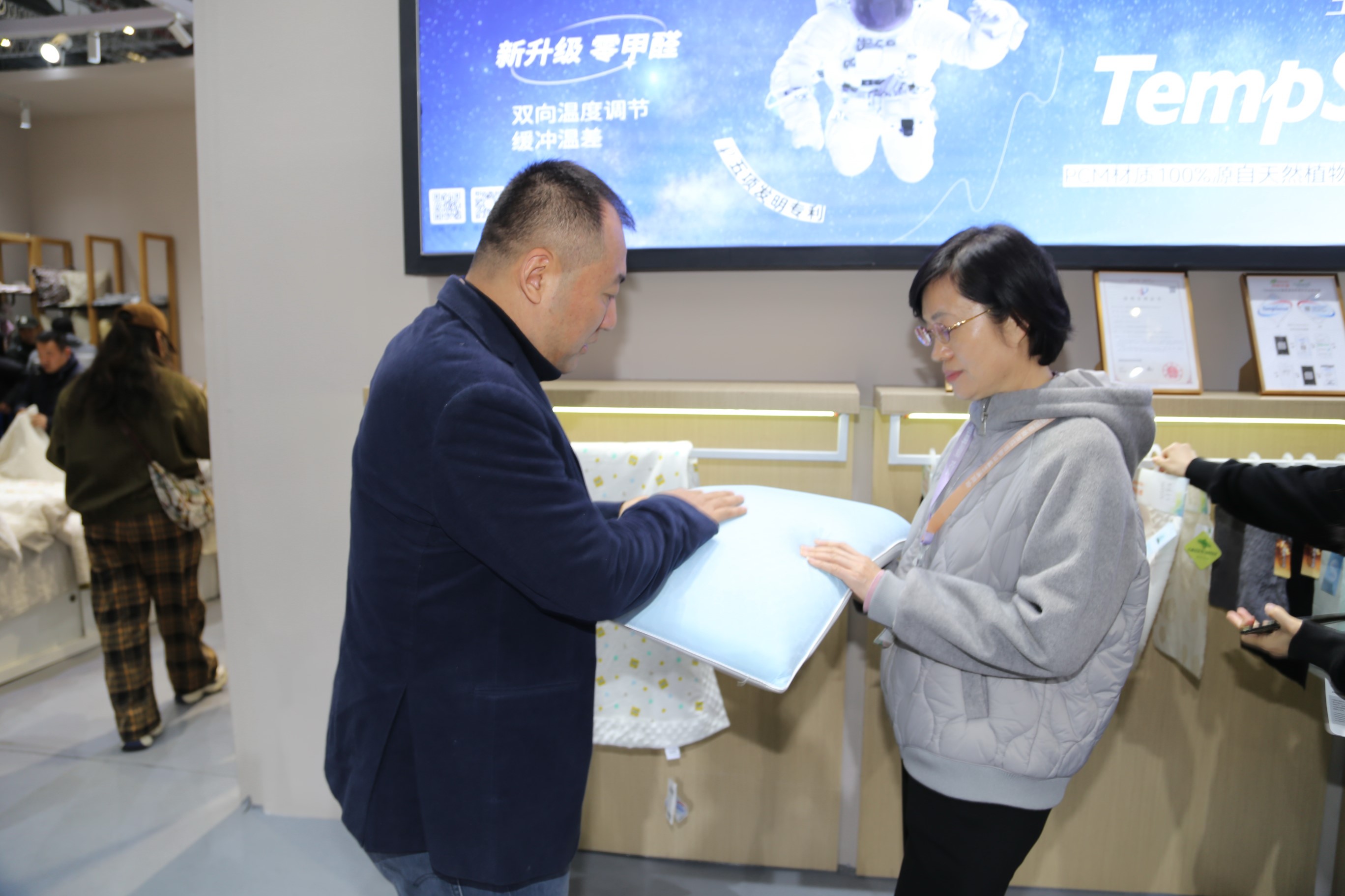 青島組團參加intertextile家紡展，副市長趙燕一行蒞臨考察