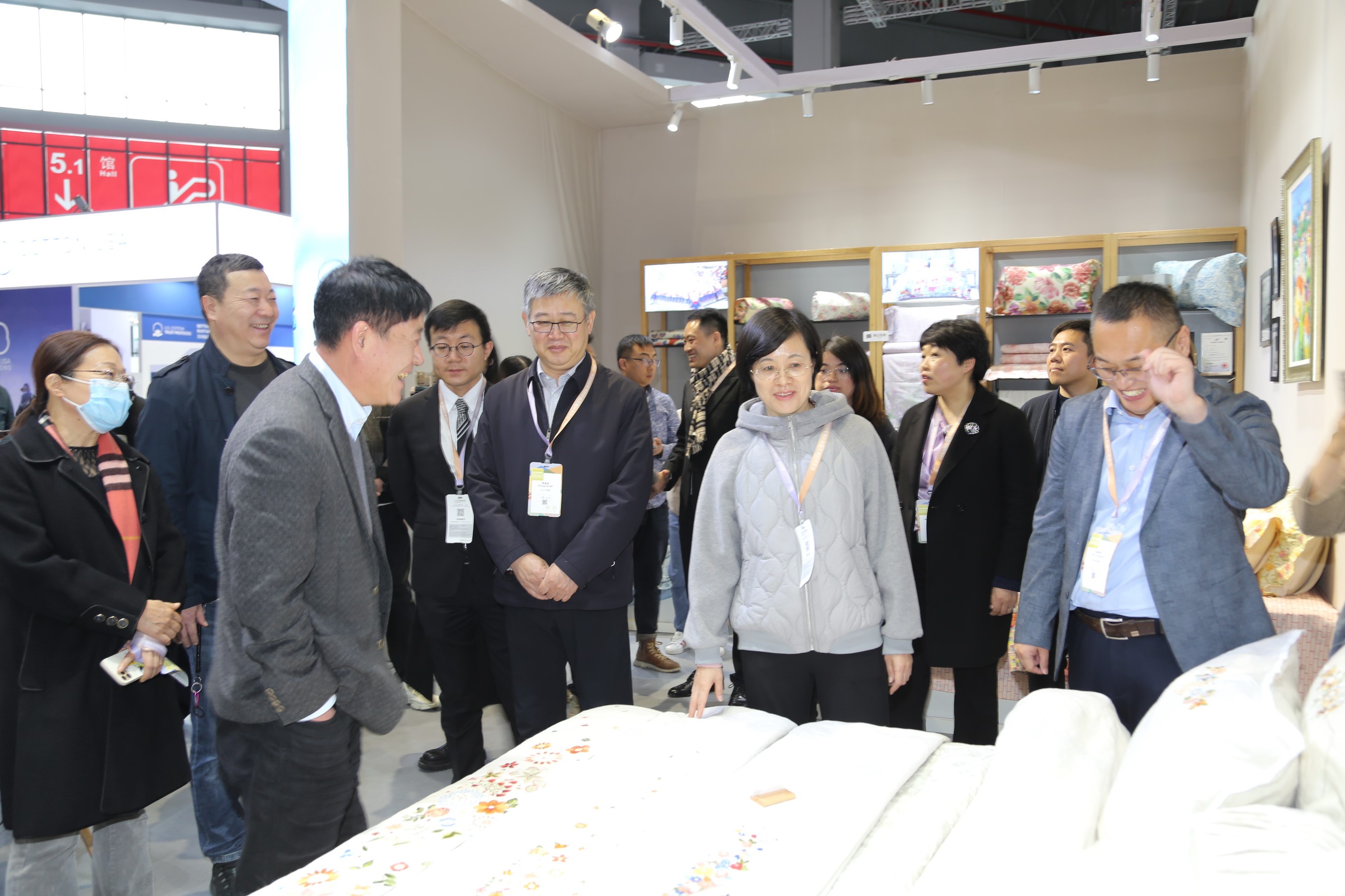 青島組團參加intertextile家紡展，副市長趙燕一行蒞臨考察