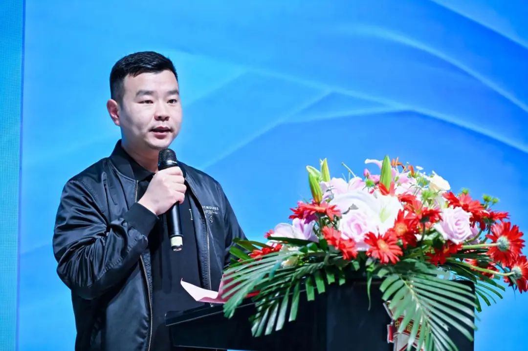 好面料在柯橋聚集2024中國面料之星啟動儀式暨知名服飾品牌趨勢交流分享會在紹興國際會展中心成功舉辦。