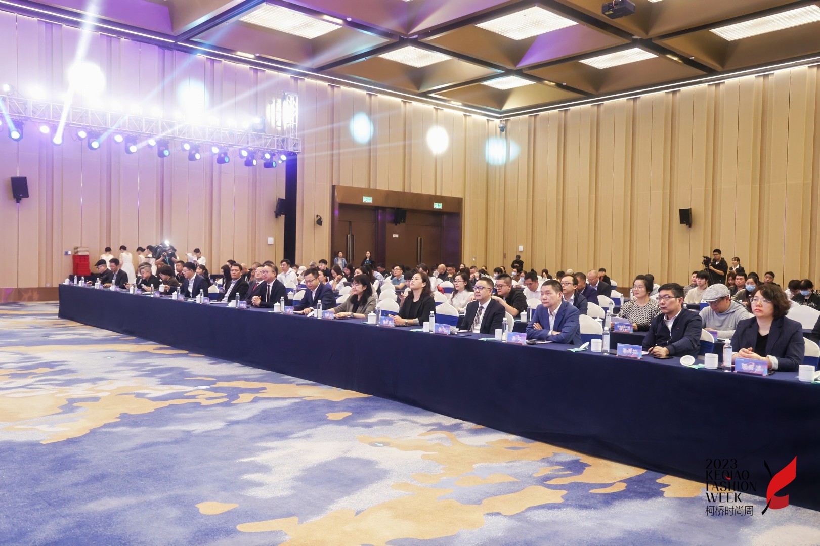 人才先行，制勝未來！第九屆十佳紡織面料設(shè)計(jì)師及培養(yǎng)先進(jìn)單位評(píng)選頒獎(jiǎng)典禮于柯橋舉辦