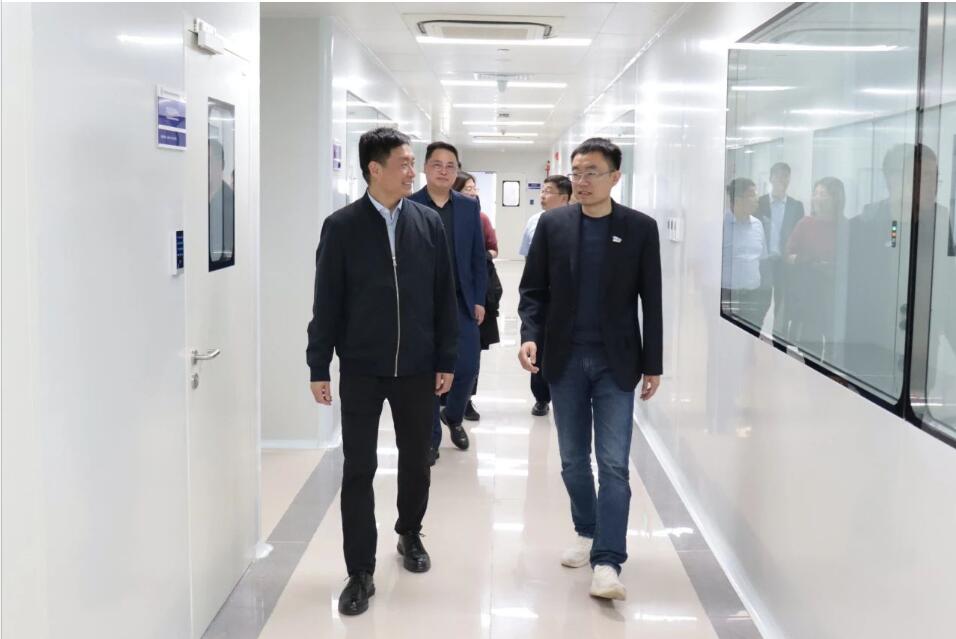 通用技術(shù)集團(tuán)副總工程師莊小雄一行到訪集萃纖維研究所