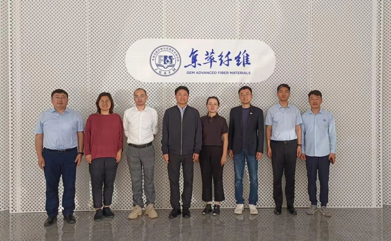 通用技術(shù)集團(tuán)副總工程師莊小雄一行到訪集萃纖維研究所