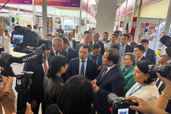 46家企業(yè)組團(tuán)參展！柯橋首個(gè)中亞紡織展在烏茲別克斯坦舉行