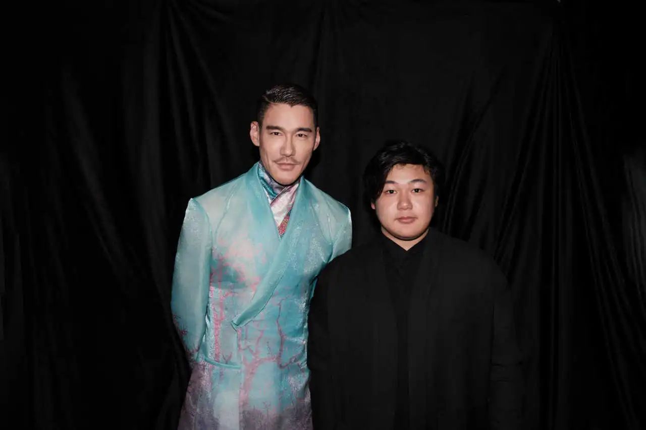 東方美學(xué)潤(rùn)T臺(tái)，國(guó)風(fēng)時(shí)尚卷津城&mdash;&mdash;中國(guó)首席超模胡兵驚艷亮相抵羊&middot;2024天津時(shí)裝周