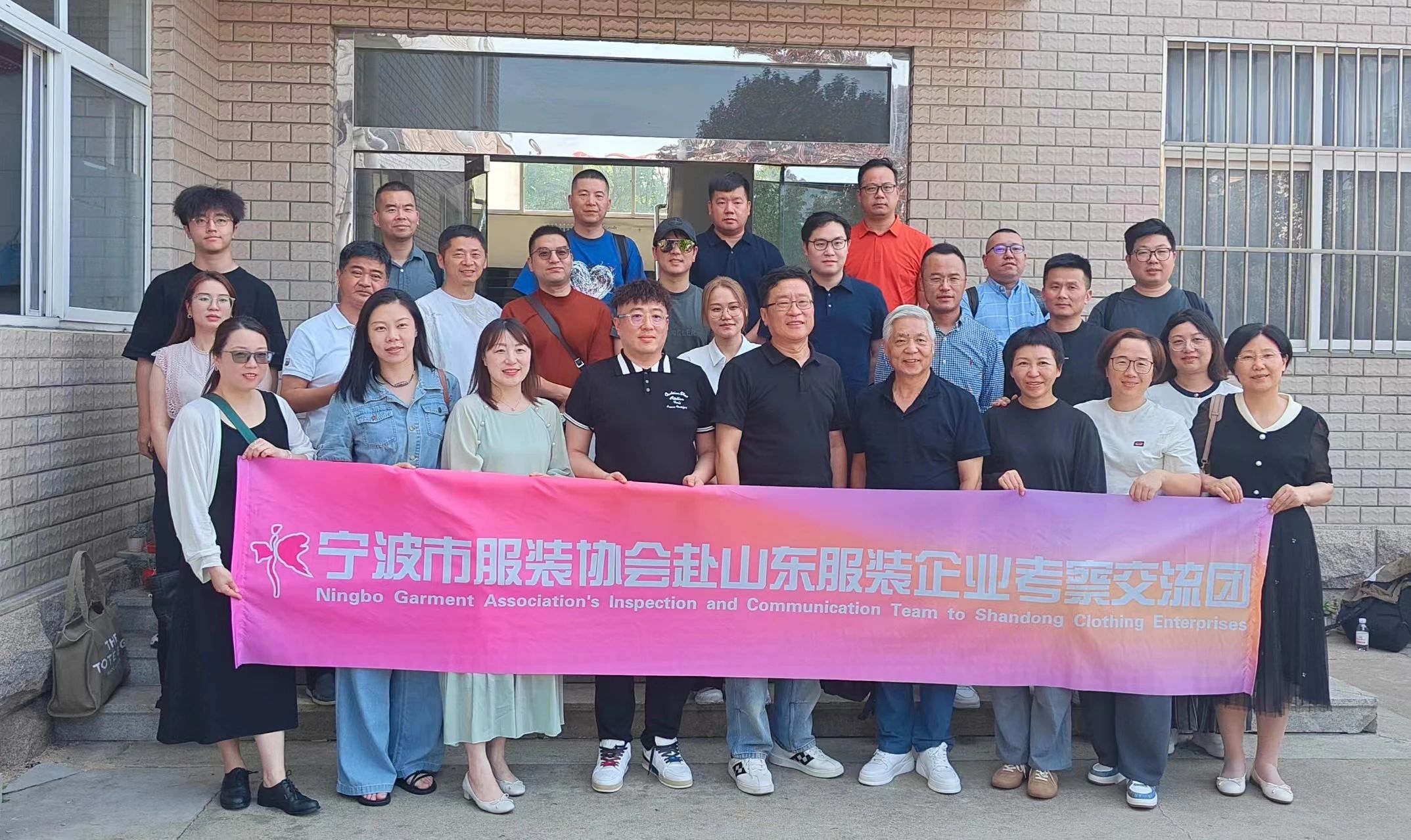 中國(guó)紡織規(guī)劃研究會(huì)/寧波市服裝協(xié)會(huì)客人來(lái)青考察交流