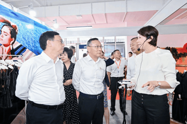 &ldquo;泳&rdquo;動(dòng)興城！2024東北亞（興城）國際泳裝博覽會(huì)開幕