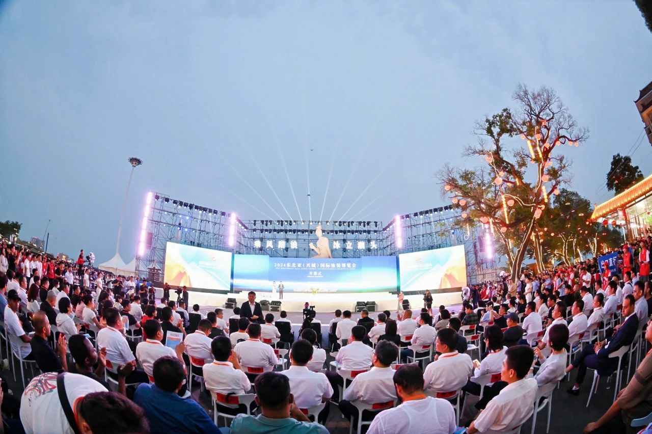 &ldquo;泳&rdquo;動(dòng)興城！2024東北亞（興城）國際泳裝博覽會(huì)開幕