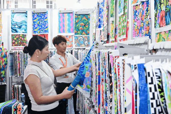 &ldquo;泳&rdquo;動(dòng)興城！2024東北亞（興城）國際泳裝博覽會(huì)開幕