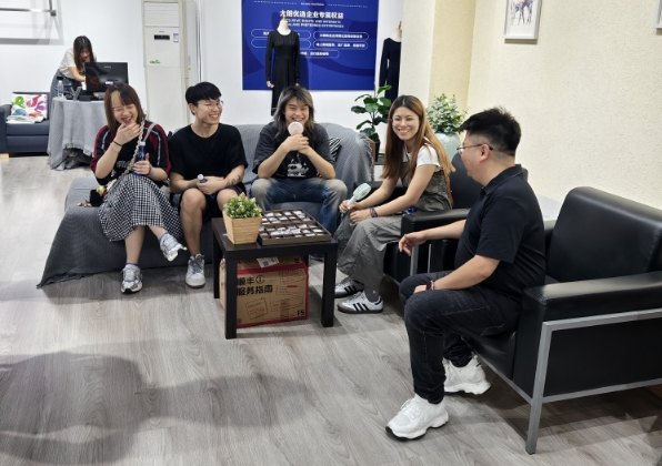 香港知專設(shè)計(jì)學(xué)院&ldquo;灣區(qū)探索行&mdash;針織啟航&rdquo;活動(dòng)走進(jìn)東莞大朗