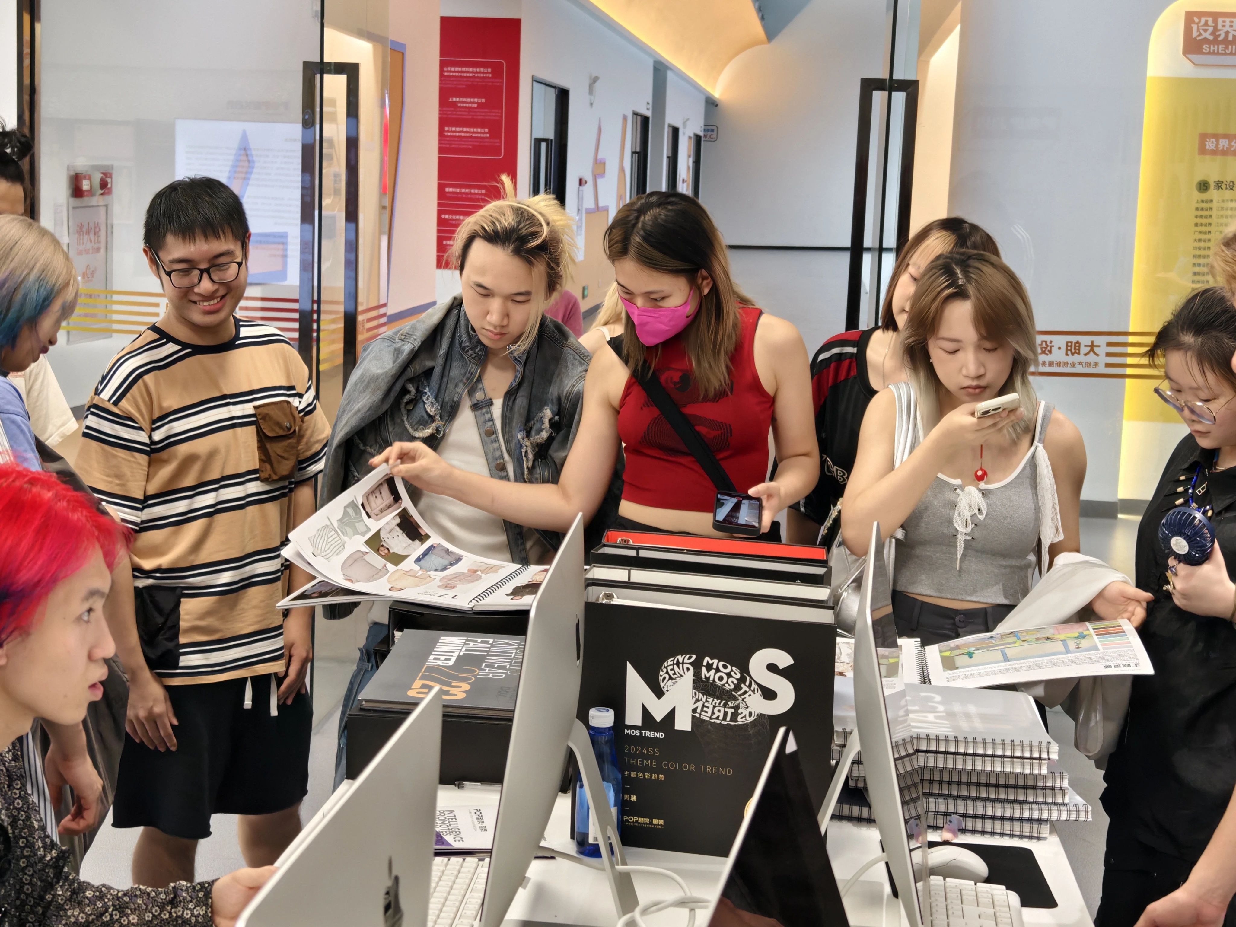 香港知專設(shè)計(jì)學(xué)院“灣區(qū)探索行—針織啟航”活動(dòng)走進(jìn)東莞大朗