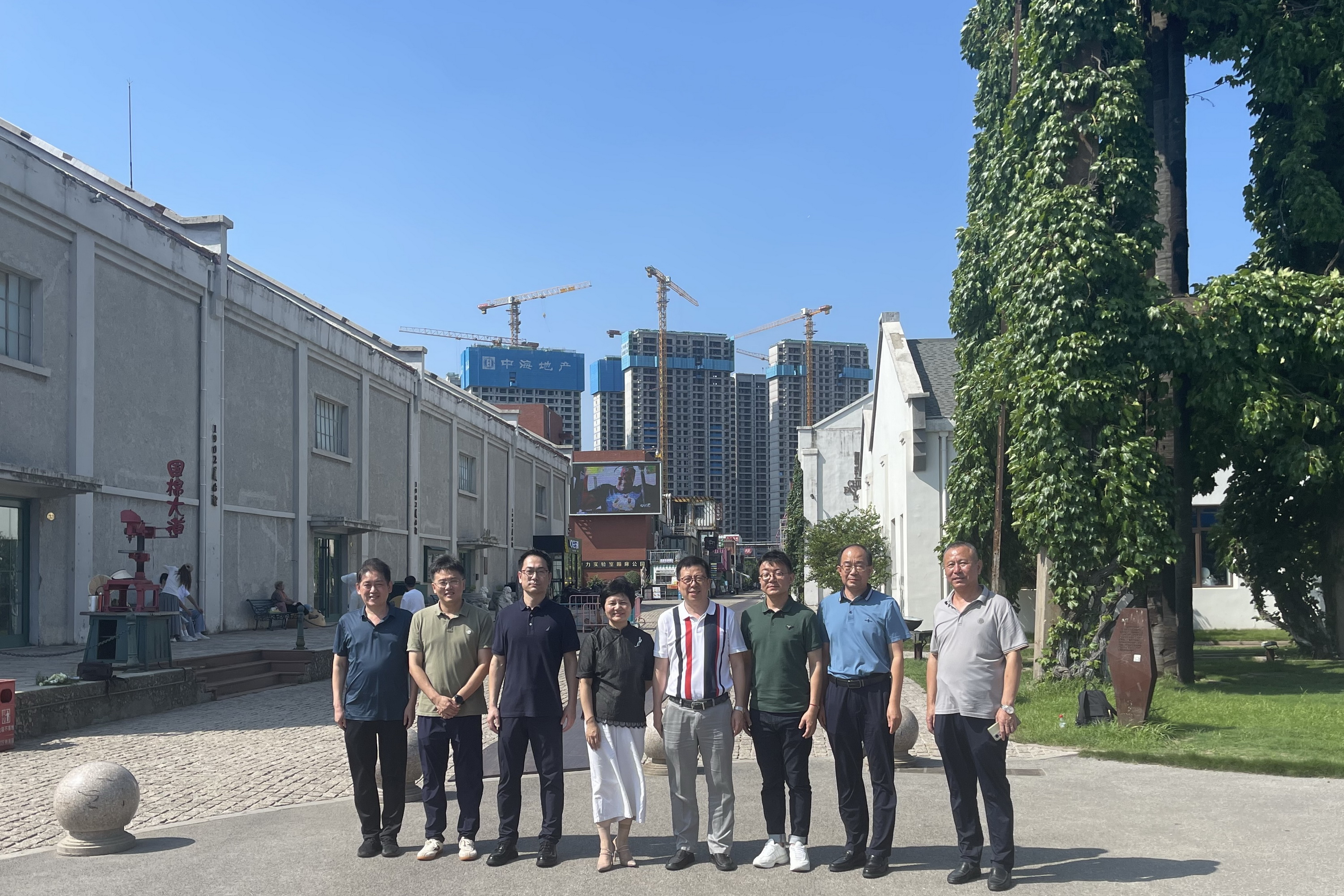 家紡升級(jí)，纖維先行--中國(guó)家用紡織品行業(yè)協(xié)會(huì)朱曉紅會(huì)長(zhǎng)一行來(lái)青調(diào)研