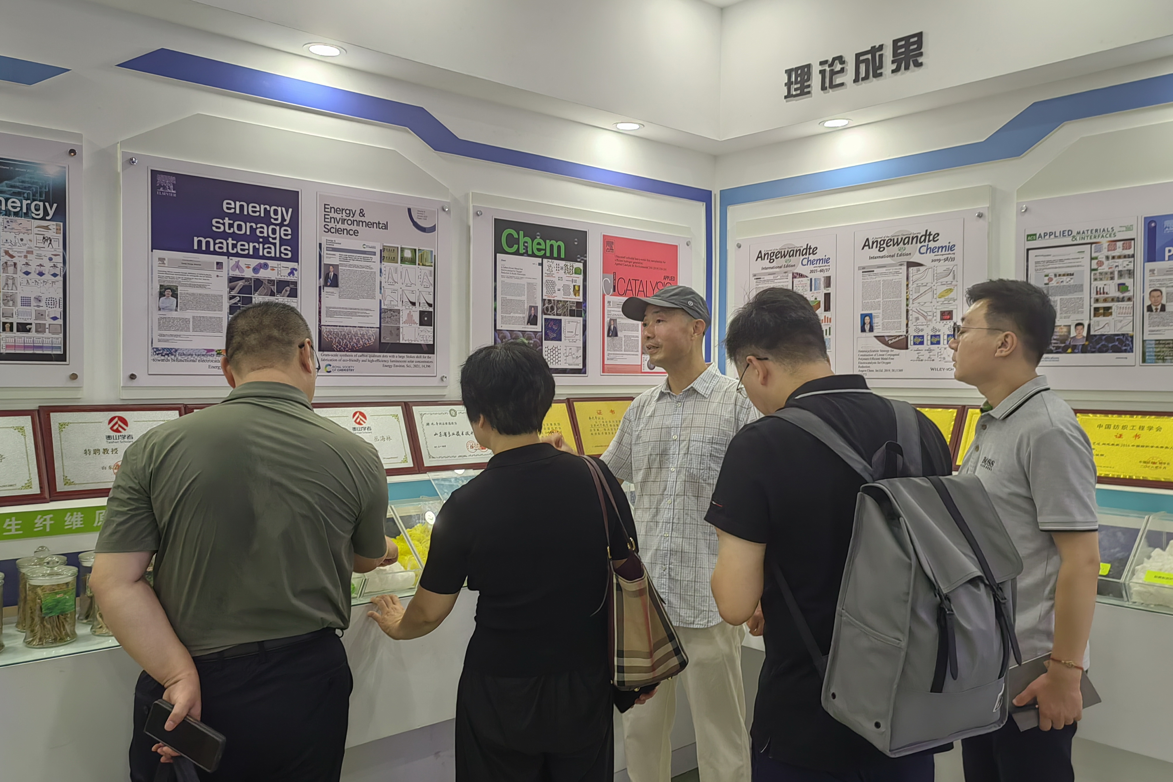 家紡升級(jí)，纖維先行--中國(guó)家用紡織品行業(yè)協(xié)會(huì)朱曉紅會(huì)長(zhǎng)一行來(lái)青調(diào)研