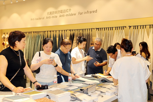 7A家具面料亮相2024intertextile秋冬家紡展，引起圍觀