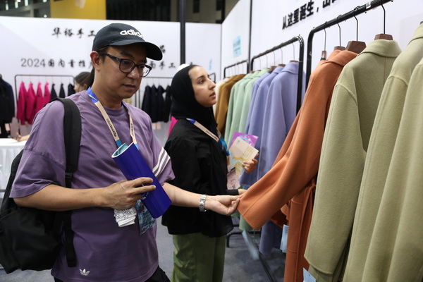 輕奢時尚 舒適休閑-- 昭奈華裕首推戶外運動型雙面手工大衣系列,拓寬內(nèi)銷渠道