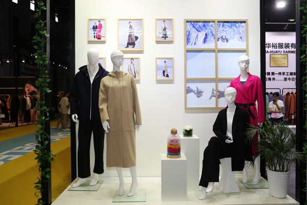 輕奢時尚 舒適休閑-- 昭奈華裕首推戶外運動型雙面手工大衣系列,拓寬內(nèi)銷渠道